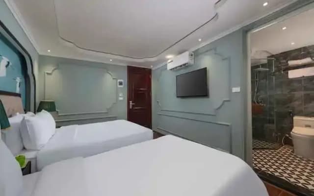 Madelise Central Grand Hotel