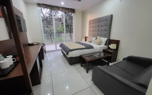 Manuni Inn - Riverside Hotel