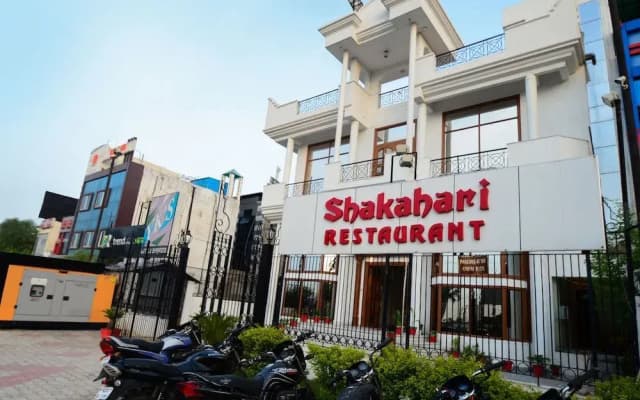 Capital O 7200 Hotel YKS