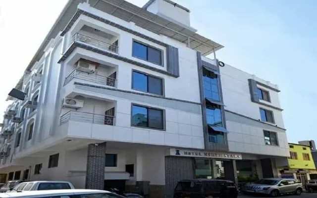 OYO 976 Hotel North Star