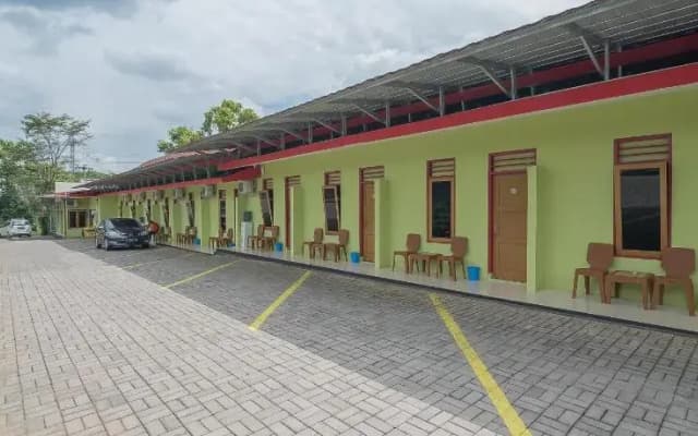 RedDoorz near Kampus UMP Purwokerto