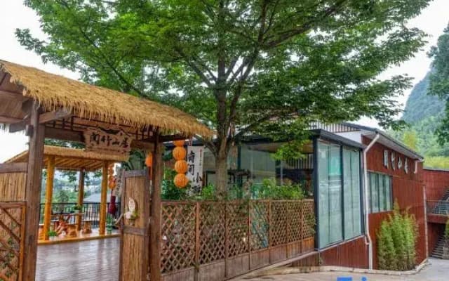 Yuezhu｜Peak Clouds & Arcadian Courtyard.Avatar Mountains ,3-min walk to the  Zhangjiajie Forest Park