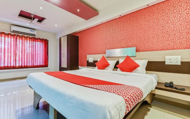 OYO Flagship 35803 Sachin Regency