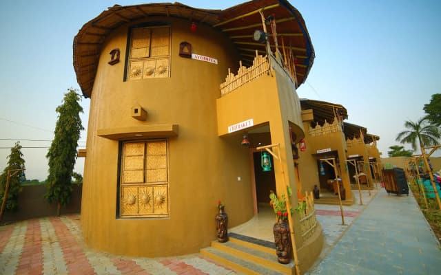 Hotel Natraj & Resort