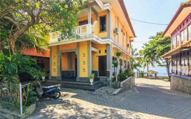Baru Dua Beach Hotel and Restaurant