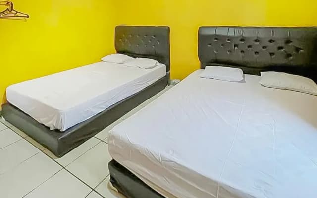 Penginapan Diar near Pantai Santolo
