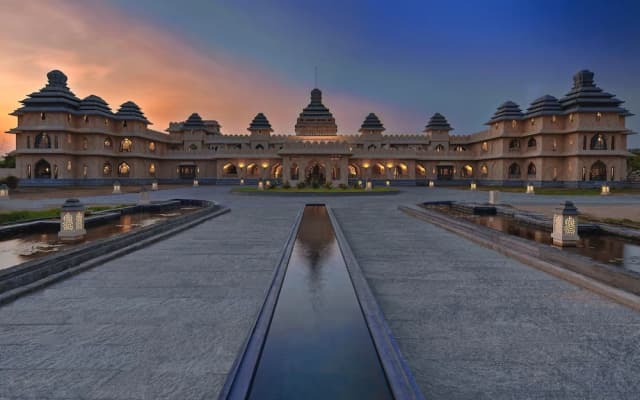 Evolve Back, Hampi