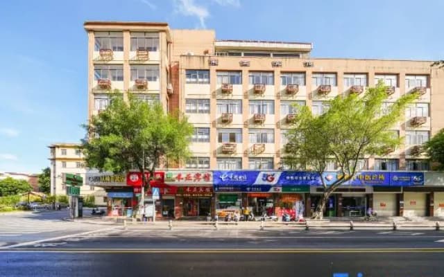 Changtai Hezheng Business Hotel