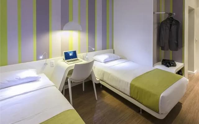 Dmax Hotel