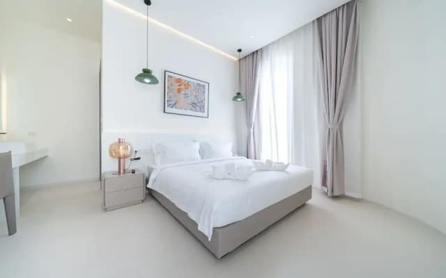 6BR Pool Villa with Karaoke Billiards and Slide Near Thepprasit Market