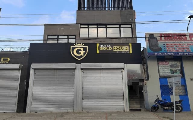 Ayenda Gold House