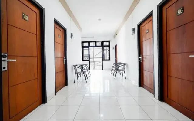 Super OYO 1251 Residence 8