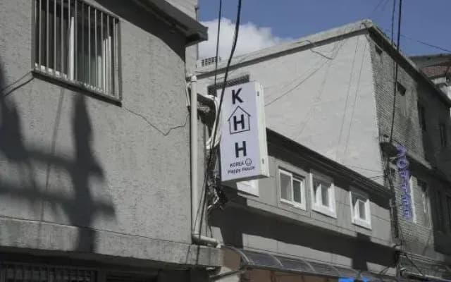 Near Seongsu · Safe Female Stay (3min from Subway)