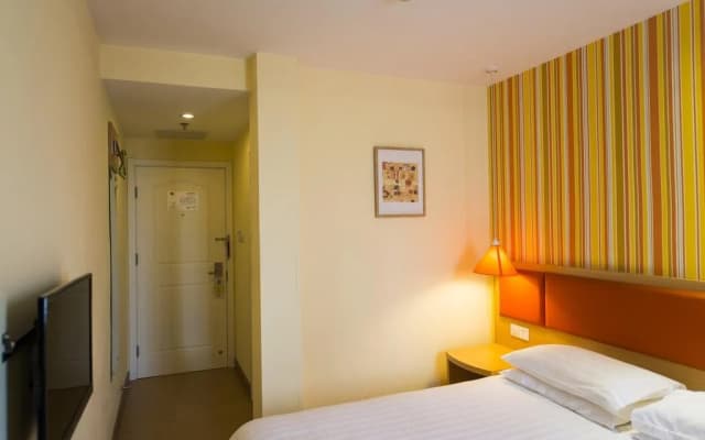 Home Inn Yinchuang South Gate Square South Qinghe Street