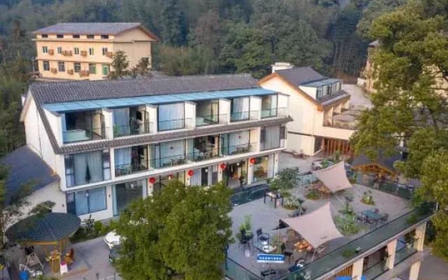Qiannan Bamboo Sea Yanqi. Private Tang Homestay