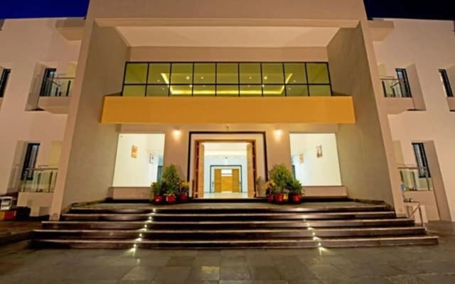 Hotel President Banquet & Lawns