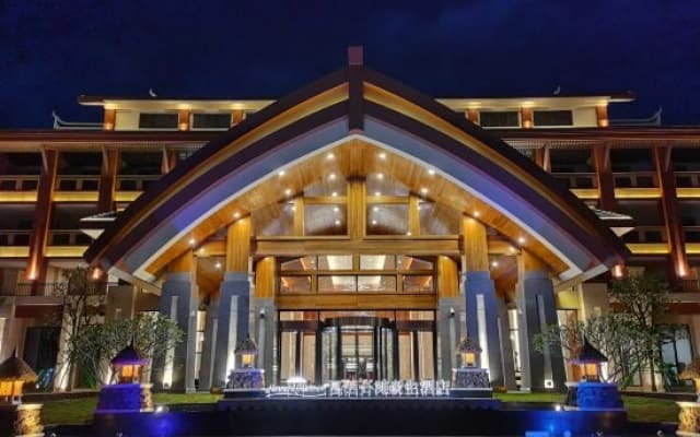 Howard Johnson The Bund Hotel Gasa