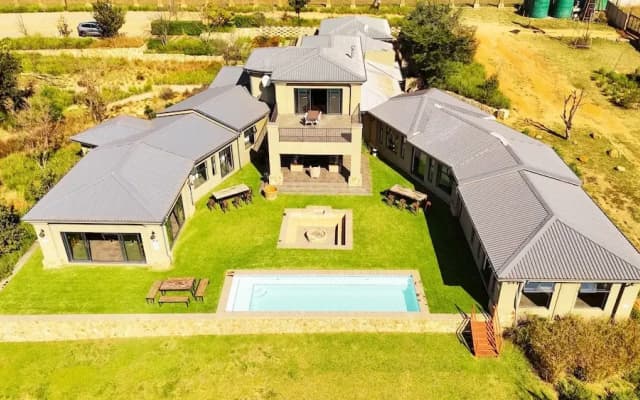 Stones Throw Manor