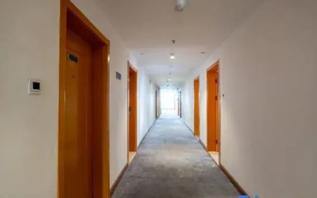Yuexiang Hotel (Shangrao Yiyang High-Speed Railway Station)