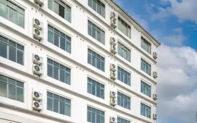 Leyi Hotel (Sanya Tianya District Government Phoenix International Airport Branch)