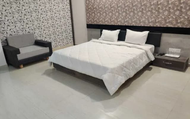 Hotel The Grand Takshak