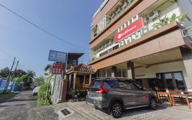 RedDoorz Syariah Near Universitas Jember
