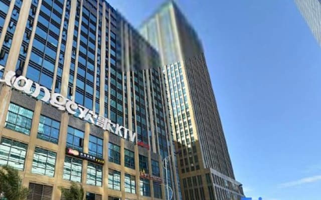 Soluxe Hotel