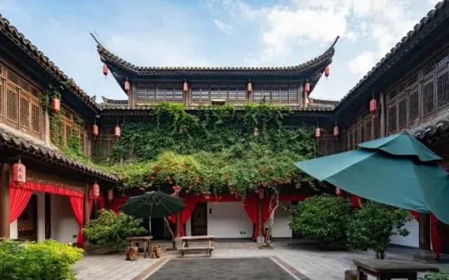 The Courtyard of Family Hua