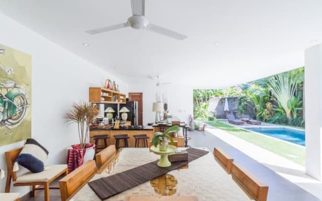 Colorful Private Villa 3 BR, Seminyak With Staff
