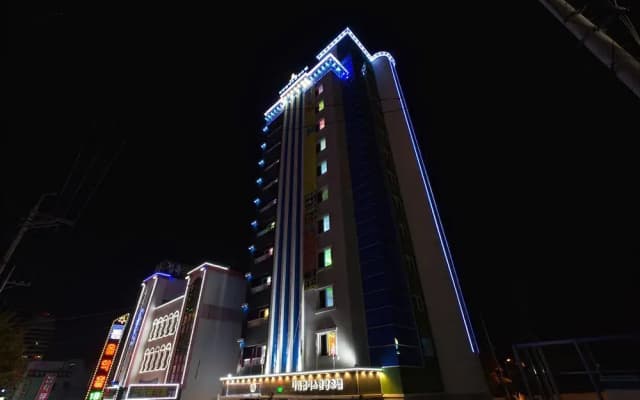 El Tower Hotel