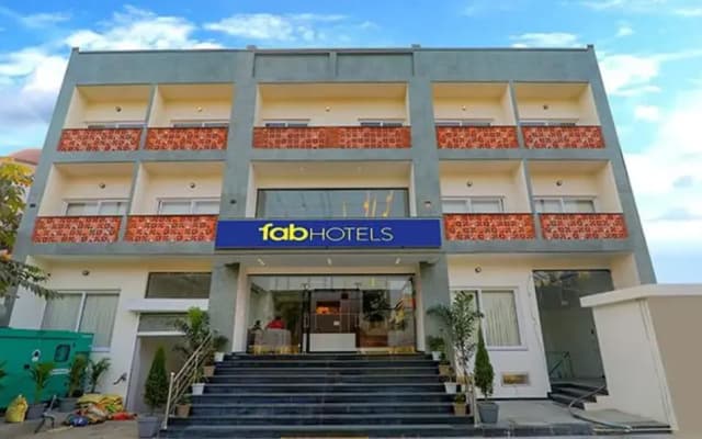 Fabhotel Pratham Inn