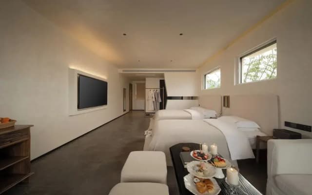 Floating Life Boundless Wild Resort