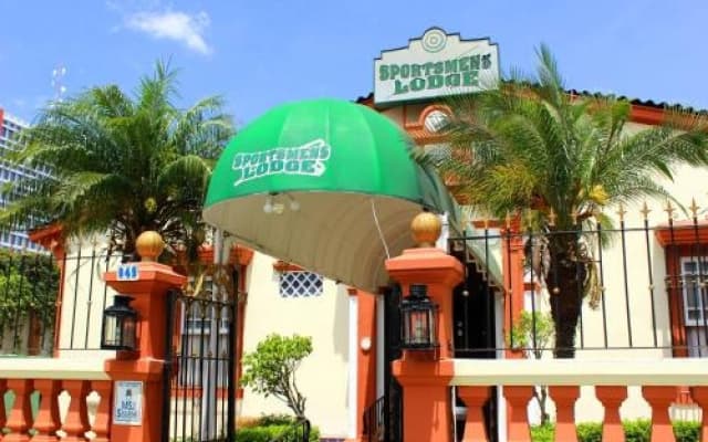 Sportsmens Lodge