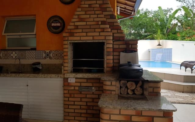LINDA CASA TERREA UBATUBA - piscina, wifi, AC, churrasqueira, praia Lagoinha