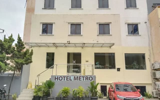 Metro Hotel Bekasi by Cocotel