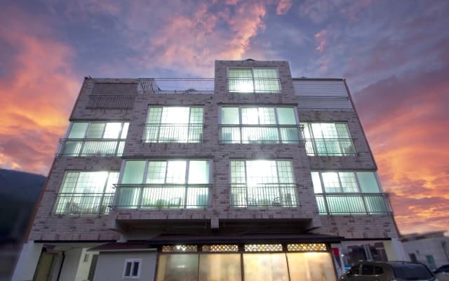 Geojae Hwamok Spa Pension
