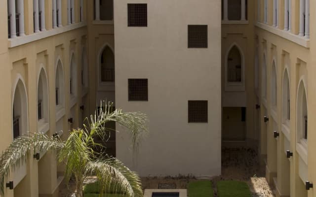 Shangri-La Hotel Apartments Qaryat Al Beri