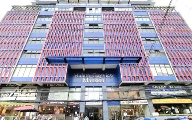 StayLuxia Manilabayview 1-5 BR Suites w/Balcony Bayview Pool Netflix