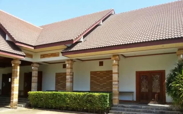 Thongpaeka Hotel