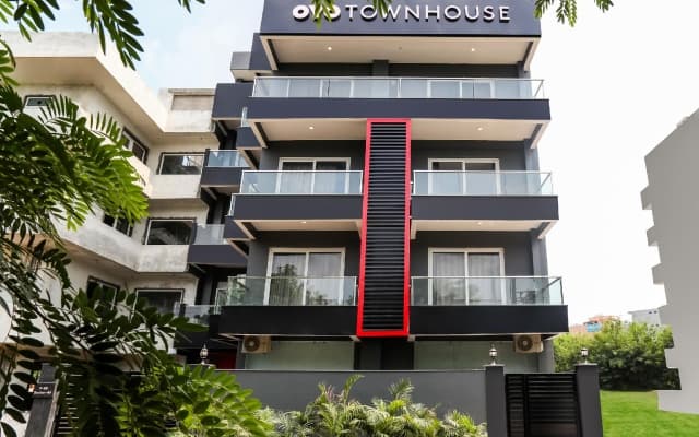 OYO Townhouse 158 Near Netaji Subhash Marg