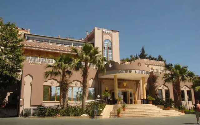 07 Group Hotel