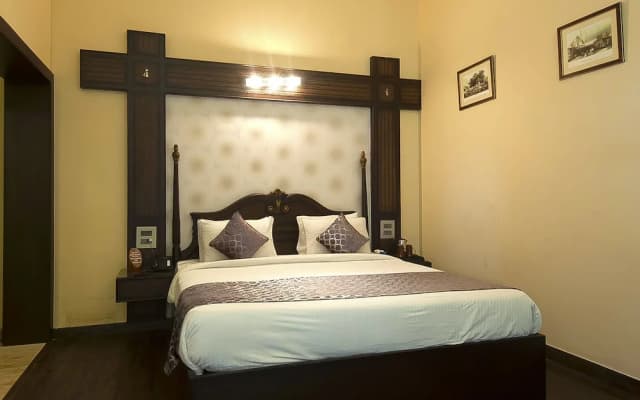 Corbett Wild Iris Spa & Resort