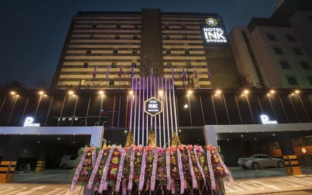 FILM 37.2 Hotel