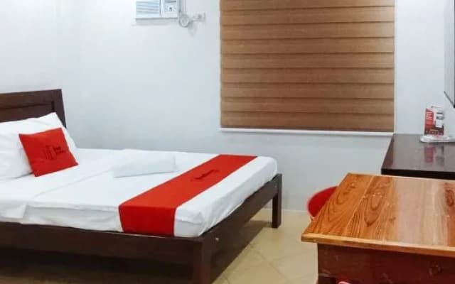 RedDoorz @ Davids Travellers Inn Cavite