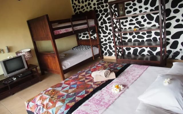Waenis Sunset View Hotel and Restaurant, Amed, Bali