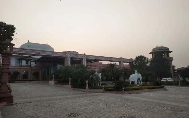 Oyo 25046 Hotel The Orient Taj