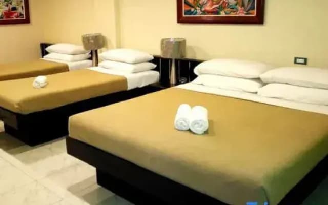 Royale House Hotel Davao powered by Cocotel