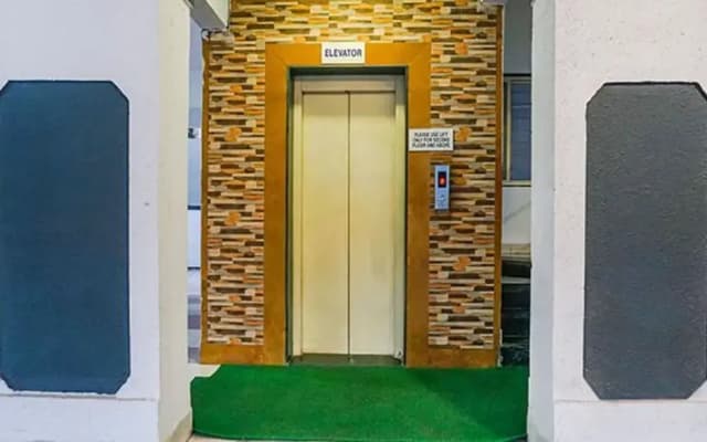 Fabhotel Grandeur