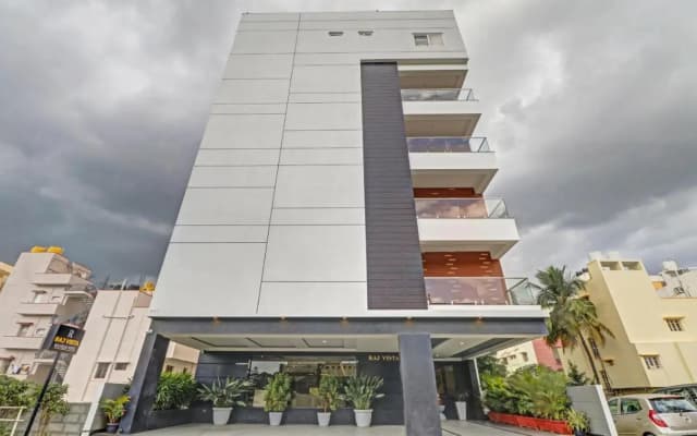 Treebo Tryst Raj Vista