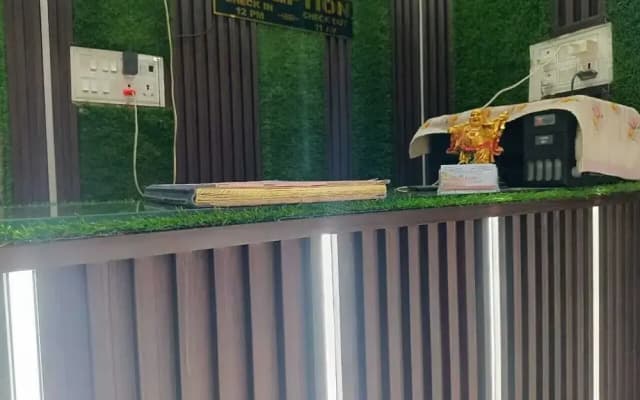Shiv Kashi P Guest House By Glitz Hotels